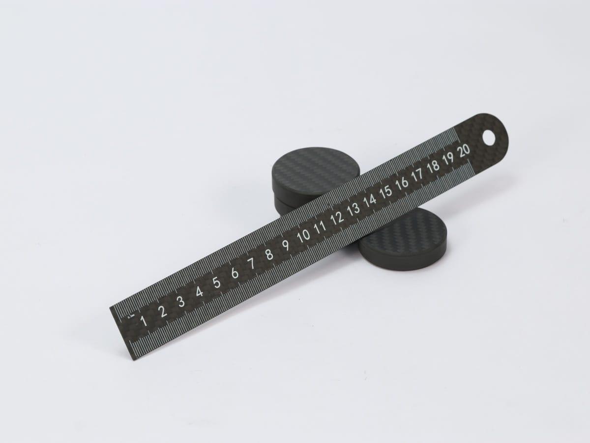 Straight Ruler 20cm – Carbon Fiber | Professional Grade Accuracy — carbon fiber close-up view 4