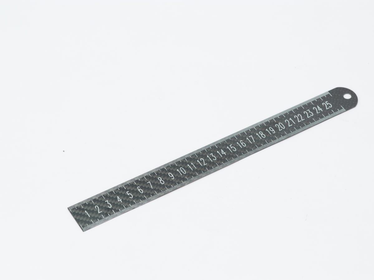 Straight Ruler 25cm – Carbon Fiber | Featherweight & Non-Slip — carbon fiber close-up view 3