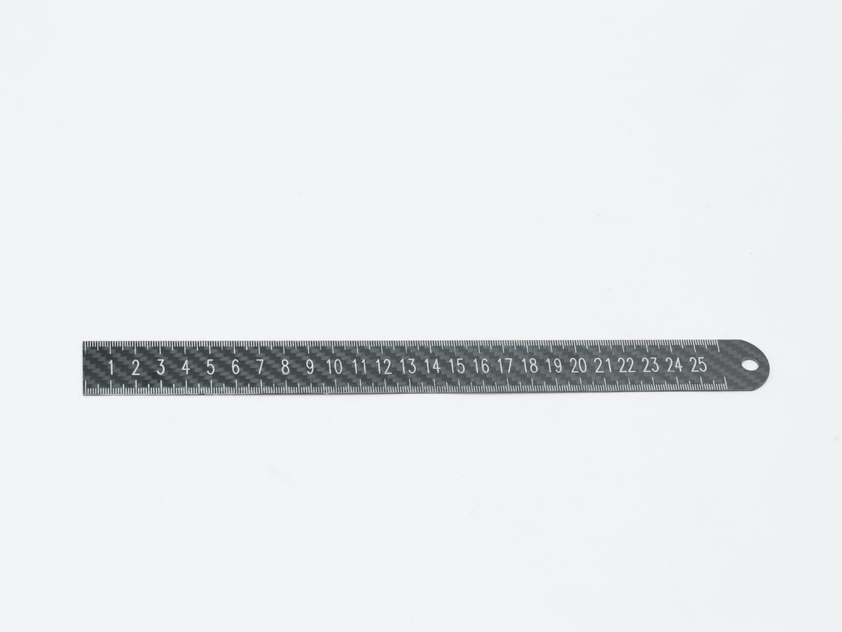 Straight Ruler 25cm – Carbon Fiber | Featherweight & Non-Slip — carbon fiber close-up view 4