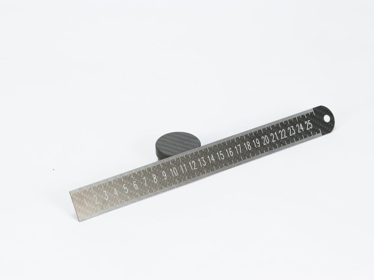 Straight Ruler 25cm – Carbon Fiber | Featherweight & Non-Slip — carbon fiber close-up view 1