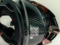 碳纤维摩托车头盔 - 光泽饰面 DOT认可 | 可定制酷炫图案 — carbon fiber product angle 6