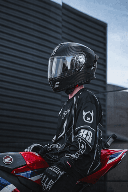 Kohlefaser-Motorrad-Helm Vollgesicht – 3K Köper DOT-zertifiziert | Custom-Design verfügbar — carbon fiber product angle 4