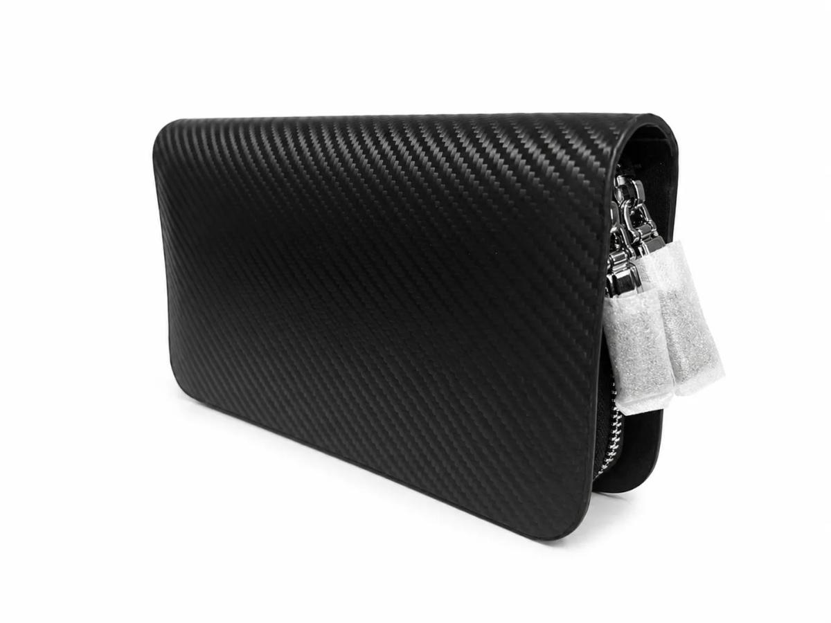 Luxury Carbon Fiber Men's Clutch Wallet – Lightweight RFID Travel Organizer — carbon fiber close-up view 2