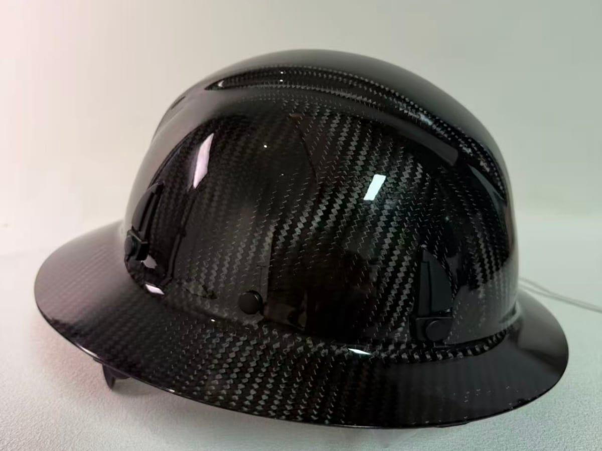 カーボンファイバー フルブリムヘルメット – 超軽量380g | ANSI/OSHA準拠 — carbon fiber close-up view 3